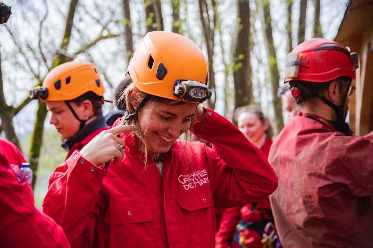 Team building fun préparation pour aller dans la grotte 