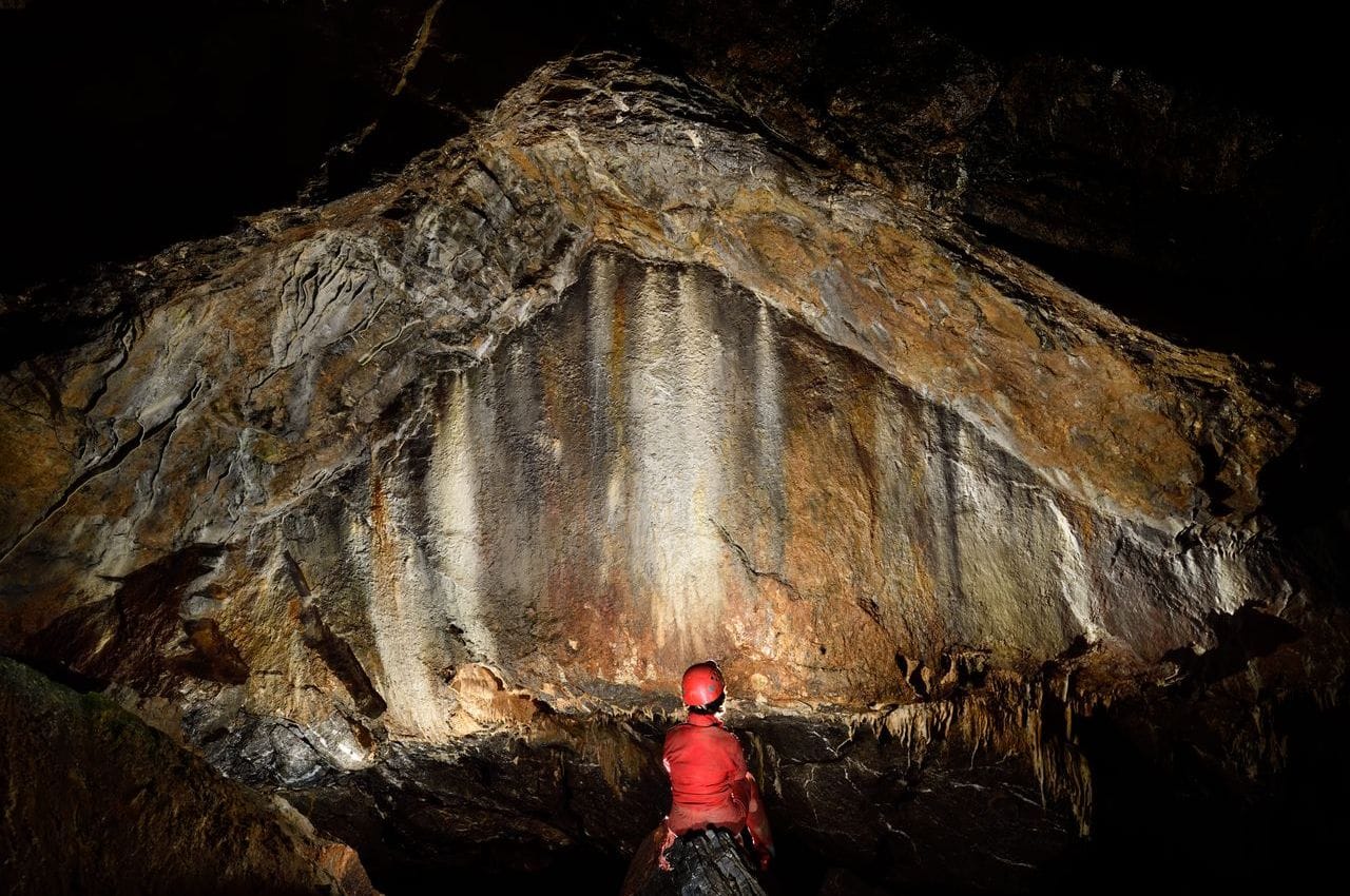 idée de voyage scolaire en plein coeur d'une grotte 